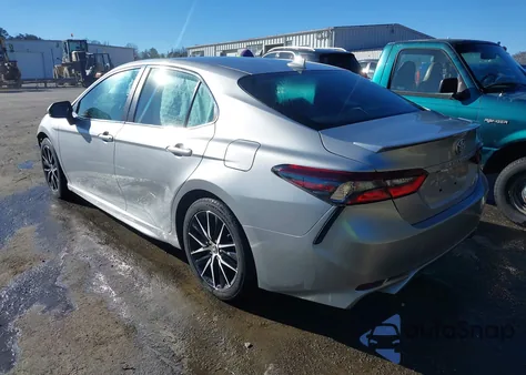 2021 Toyota Camry Se z USA, uszkodzony, nr VIN 4T1G11AK8MU493647